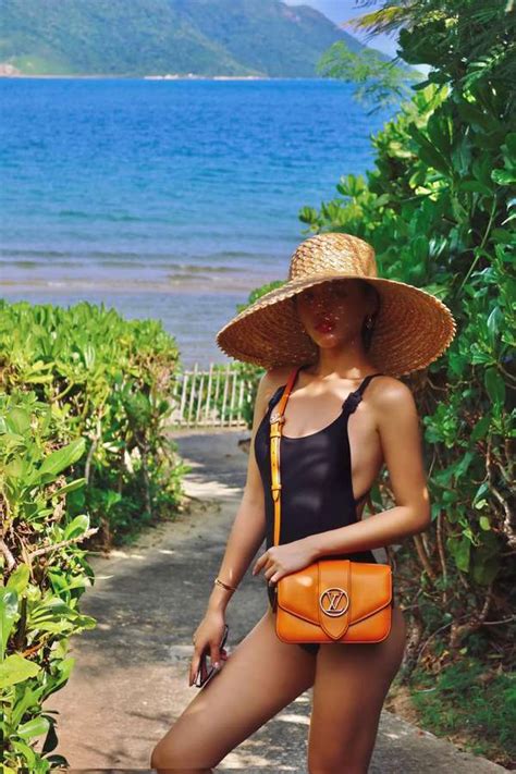 Tuyển tập ảnh tiktoker Khánh Linh bikini sexy siêu đẹp