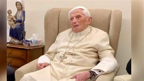 El papa pide una oración especial para Benedicto XVI que está muy enfermo