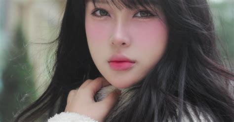 Cô giáo Vật Lý khoe ảnh tâm hồn gợi cảm nóng bỏng chẳng kém hot girl