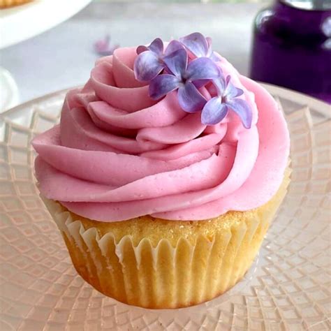 Lilac Cupcakes With Lilac Buttercream Frosting Edible Flowers