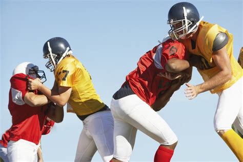 What Are Key Defensive End Drills, Tips & Secrets? | Livestrong.com