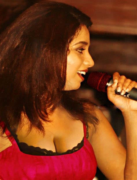 Actresses Photos Indian Bollywood Famous Singer Shreya Ghoshal Photo