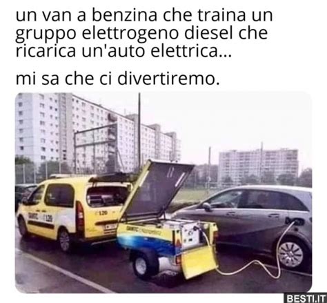 Un Van A Benzina Che Traina Besti It Immagini Divertenti Foto