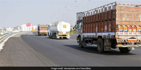 One Lakh Kilometres Of Roads In India Are Being Made From Plastic Waste ...