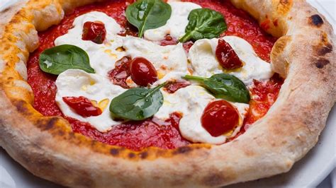 Dove mangiare e quanto costa la pizza più buona d Italia