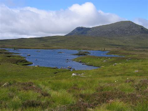 Lochan Na Sgeallaig With Leum Uilleim Pip Rolls Geograph