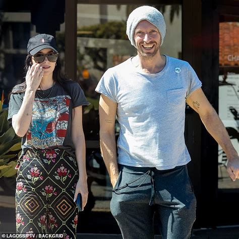 Chris Martin Et Dakota Johnson Sont Fianc S Le Chanteur De