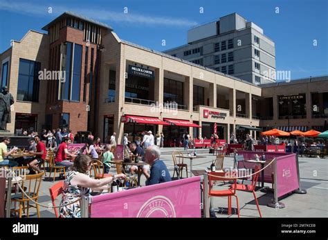 Cathedral Square Worcester Stock Photo Alamy