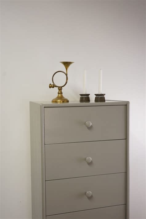 Hög byrå med sex lådor tal Folks Interiör