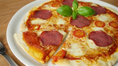 Blitz Pizza I Fertig In Minuten I Teig Sauce Und Belag I Pizza Ohne