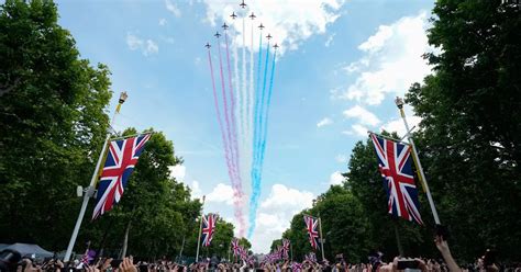 Red Arrows Coronation Flypast Times Routes And Where You Can See Them