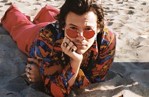 Hsd🍉 On Twitter Harry Styles Photoshoot Harry Styles Watermelon Sugar Harry Styles Poster