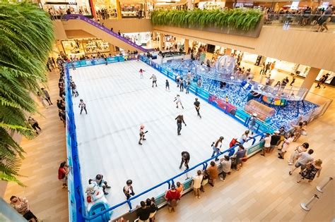 Shopping de Curitiba reabre pista de patinação no gelo 350 m²