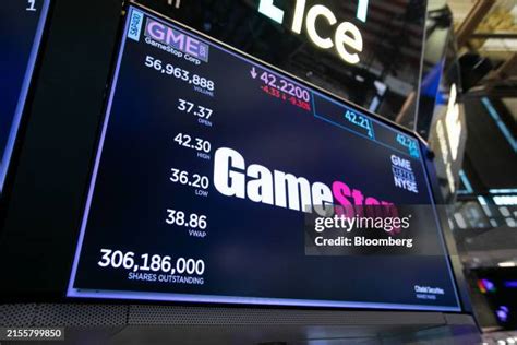 370 Gamestop Nyc Stock Photos High Res Pictures And Images Getty Images