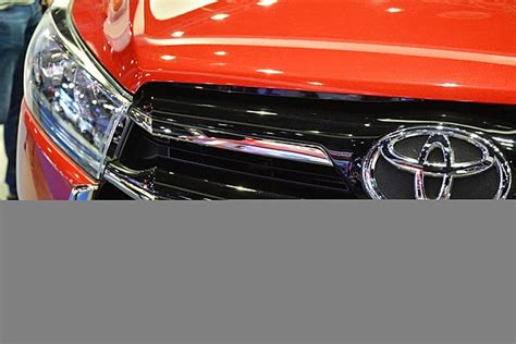 Fondo El Emblema De Toyota En Exhibición En El Hot Import Nights Car Show En Pasig Filipinas