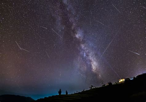 Chuva De Meteoros Eta Aqu Ridas Ilumina O C U Neste In Cio De Maio