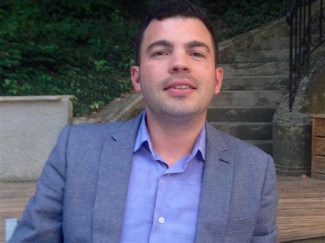 Un Maire Fn Se Rend L Anniversaire D Un Ex Acteur Porno Gay Et A Fait Pol Mique Closer