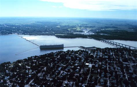 File:Mississippi River Lock and Dam Number 19 near Keokuk Iowa.jpg ...