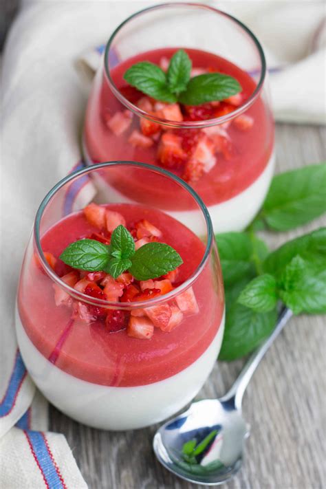 Greek Yogurt Panna Cotta With Strawberry Sauce