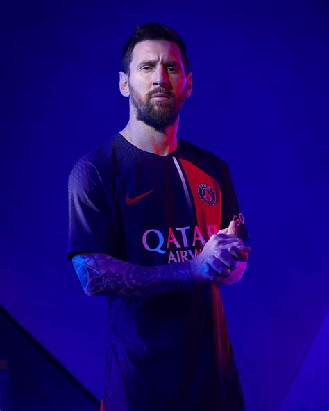 Lionel Messi PSG presentó camiseta para la próxima temporada 2023 23