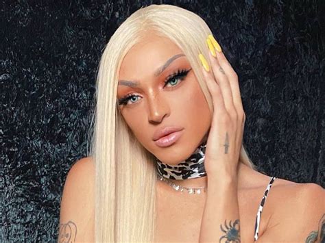 Pabllo Vittar Posa De Biquíni Fio Dental E Esbanja Bumbum Gigante Veja