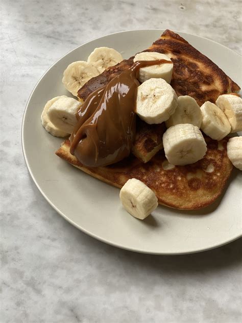 Waffles Con Dulce De Leche Y Banana Ximena Sáenz