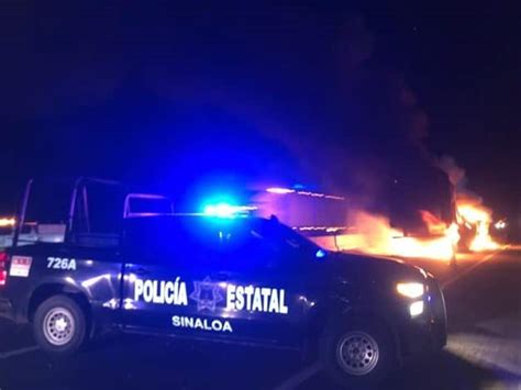 Tr Iler Se Incendia Tras Chocar Contra El Muro De Contenci N En La