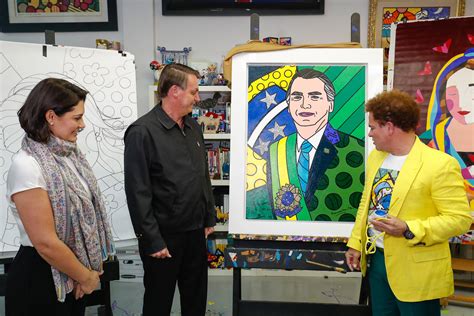 É falso que Romero Britto tenha obras no Planalto 11 01 2023