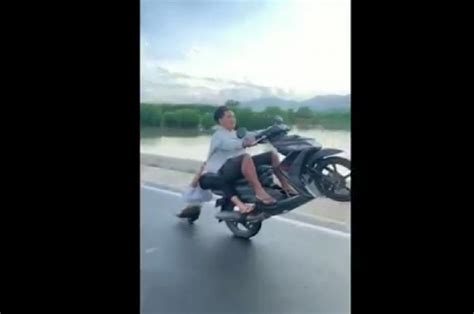 Viral Video Pasangan Kekasih Lakukan Atraksi Freestyle Di Jalan Raya