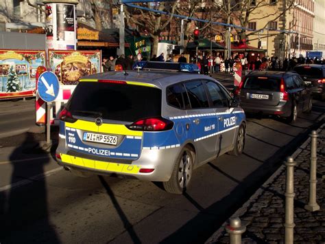 Opel Zafira Der Polizei Frankfurt Am Main Am Fahrzeugbilder De