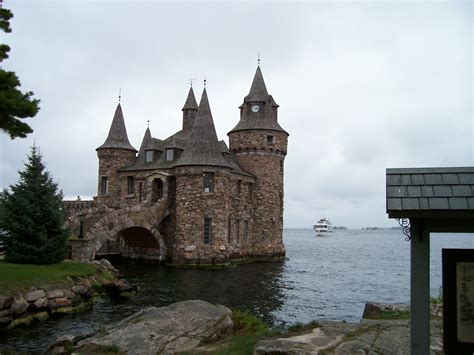 Stone Castles Stone Bridges Waymark Boldt Castle Powerhouse