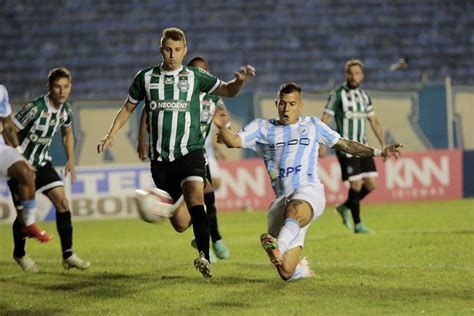 Coritiba mostra poder de reação vence mas outra vez comete falhas