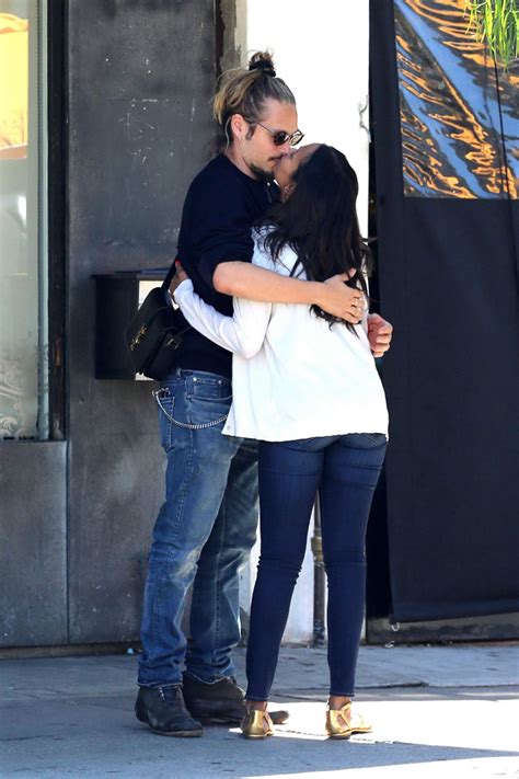 Zoe Saldana And Marco Perego Kissing After Lunch In Los Angeles