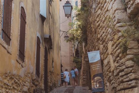 An Insider's Guide to the Best Things to do in Gordes, France