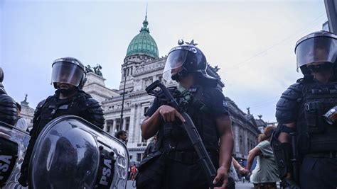 Trabajadores Del Congreso Argentino Denuncian Un Estado De Sitio Para