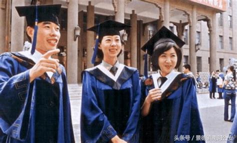 還記得她們嗎？1999年大閱兵，解放軍女兵方隊領隊的「姊妹花」吸引眼球 每日頭條