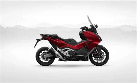 Super Keren Honda Resmi Meluncurkan Skutik Bongsor 750cc Cek Disini