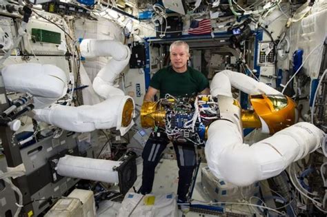 NASA's Ailing Robonaut 2 Will Return from Space for Long-Overdue ...