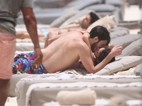 Las fotos de las apasionadas vacaciones de Tini Stoessel y Sebastián