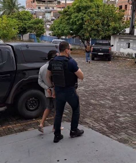 Homem Preso Por Roubos Em Cerca De Nibus Do Transporte Coletivo