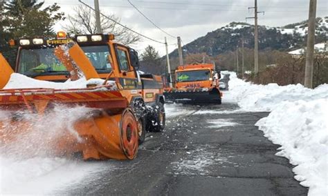 Eccezionale Nevicata In Sicilia Spazzaneve Dellanas Al Lavoro Per