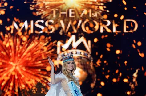 Czech Republics Krystyna Pyszkov Is Crowned Miss World In India