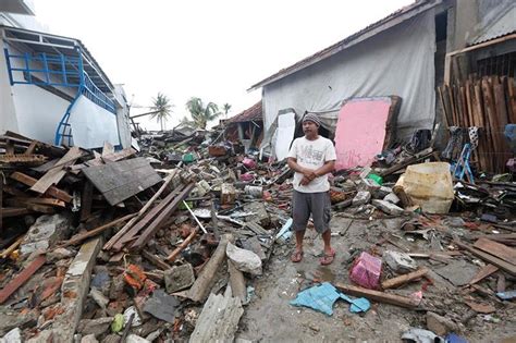 Suben A Los Muertos Por El Tsunami En Indonesia