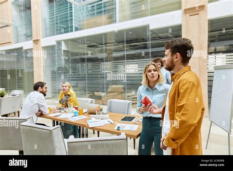 Dessin de fille blonde a lunettes Banque de photographies et dimages à haute résolution Alamy