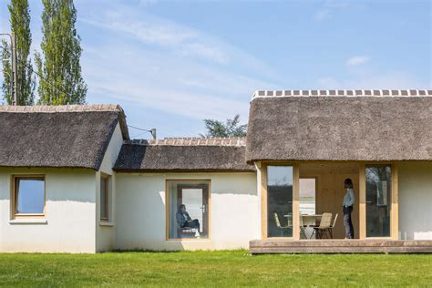 EXTENSION AND RENOVATION OF A THATCHED COTTAGE | Nicola Spinetto Architecte | Archello