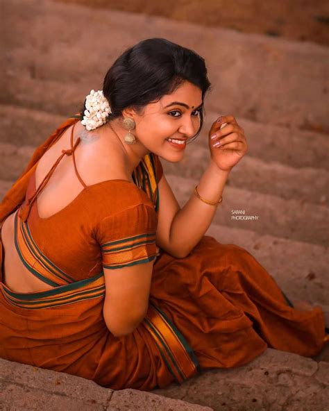 Tamil Tv Actress Rachitha Mahalakshmi Hot Navel Exposed In Saree