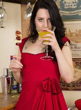 Brunette Wifey Honesty Touch Her Slit MILF Fox