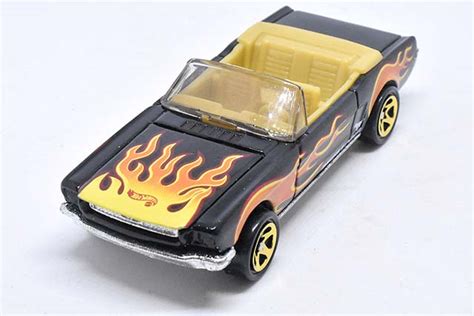 FORD MUSTANG CONVERTIBLEのレビュー Thunderballと 年モノを新旧比較 Hot Wheels 情報まとめ ホットウィール にわかマニア
