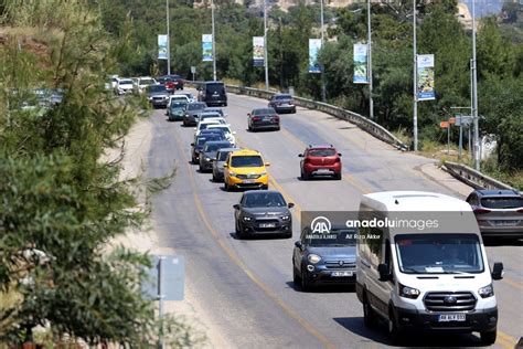 Otoyollarda bayram tatili dönüşü yoğunluğu sürüyor