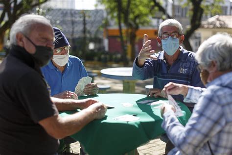 Idosos Seguem Nas Praças Em Meio à Pandemia De Covid 19 14062020